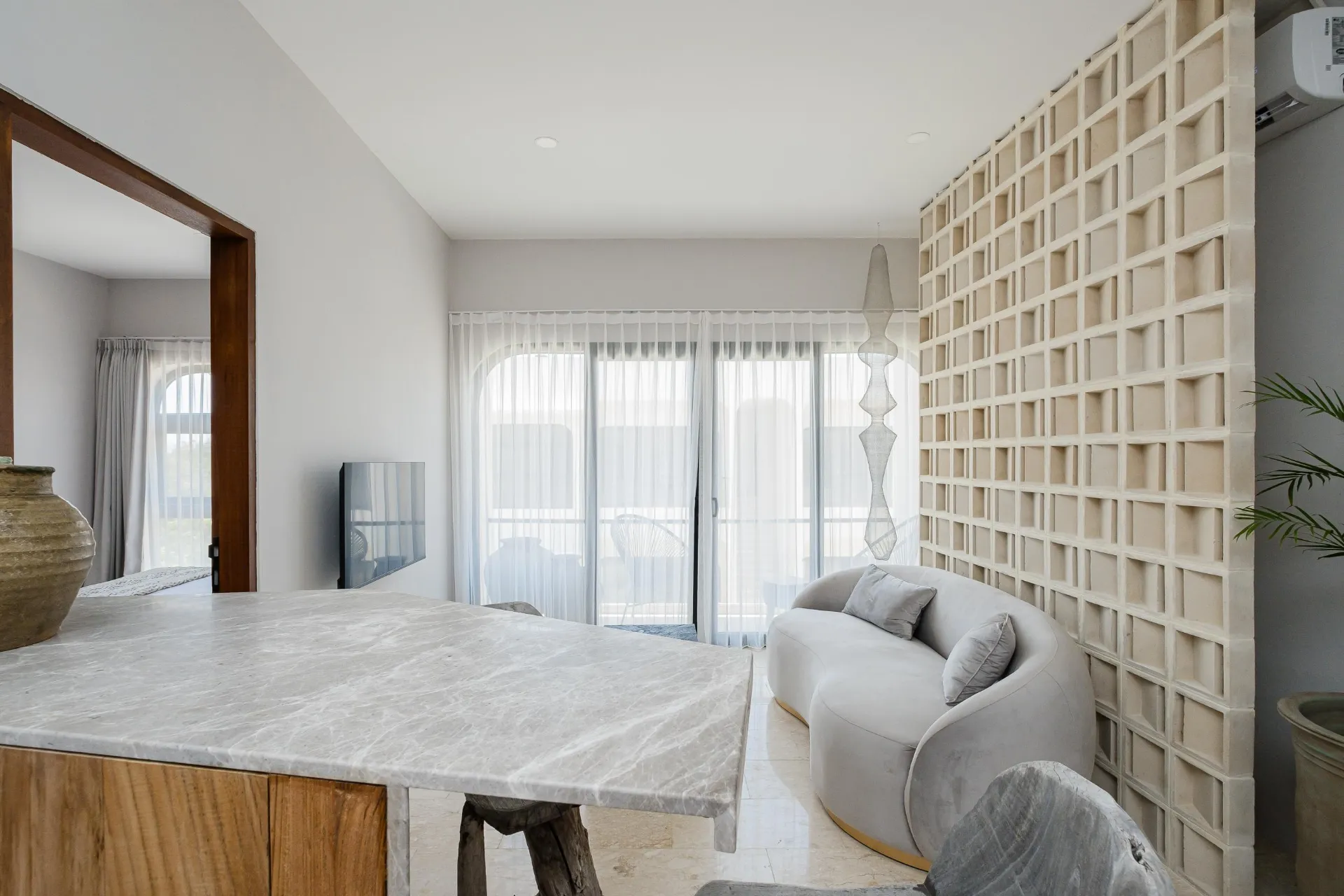 Modern 1BR Apartment – Minutes from Balangan Beach — image 2