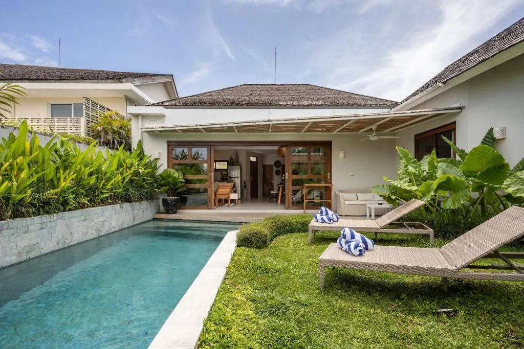 3 bedroom villa in Berawa Canggu with rice fields view — image 1