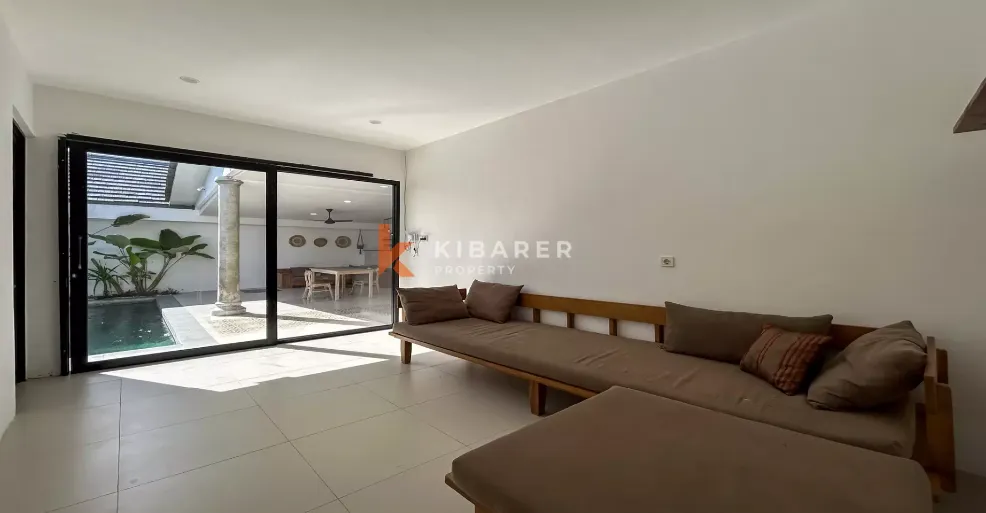 Stunning Two-Bedroom Enclosed Living Tropical Villa in Pererenan YRR3730 — image 4