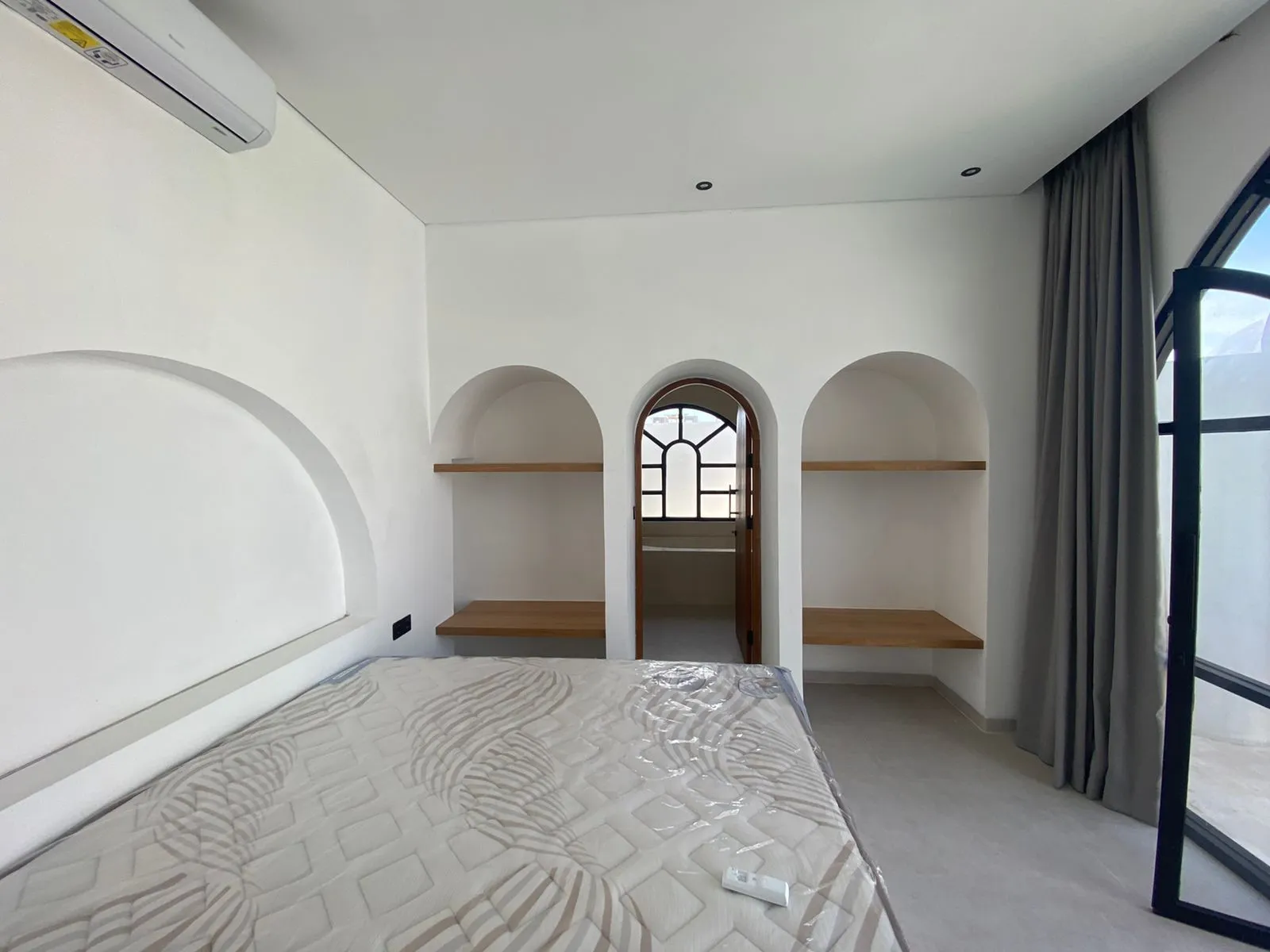 DO 485-FOR RENT NEW SANTORINI MODERN STYLE VILLA IN CEMAGI — image 1