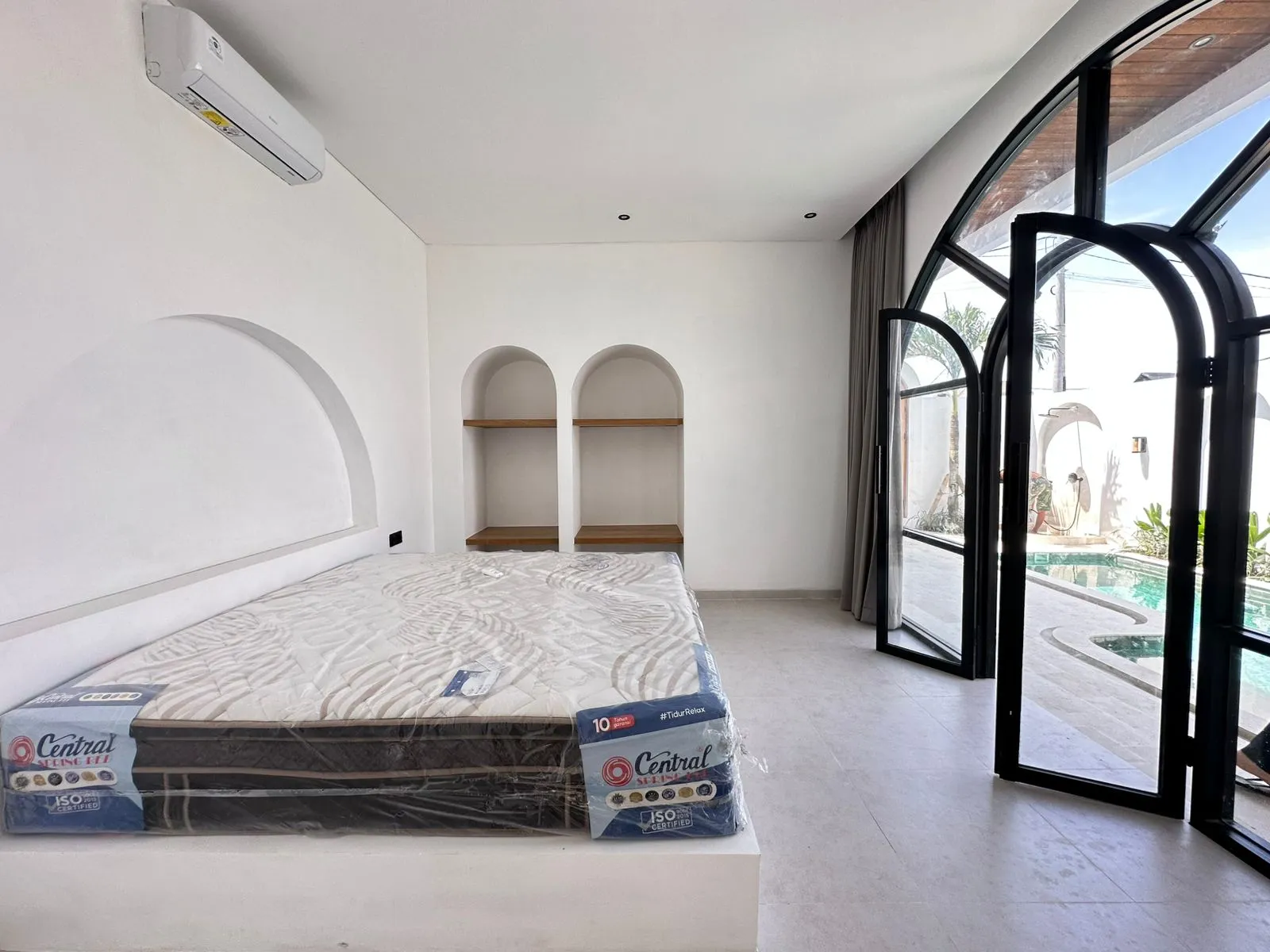 DO 485-FOR RENT NEW SANTORINI MODERN STYLE VILLA IN CEMAGI — image 3