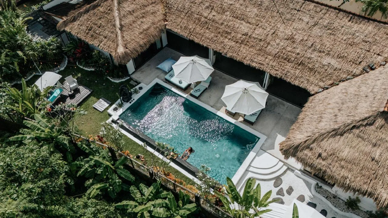 DO 483- For Rent Contemporary Tropical Luxury Villa in Buduk near Canggu Greeny View — image 3