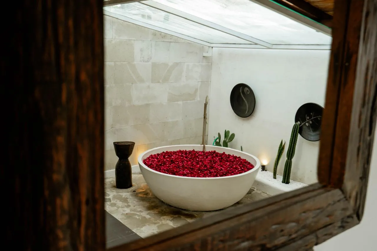 DO 483- For Rent Contemporary Tropical Luxury Villa in Buduk near Canggu Greeny View — image 1