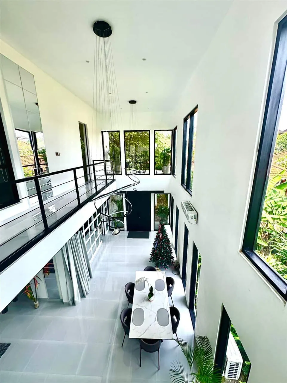 DO 481-FOR RENT MODERN BRIGHT VILLA IN TUMBAK BAYUH RICE FIELDS VIEW — image 3