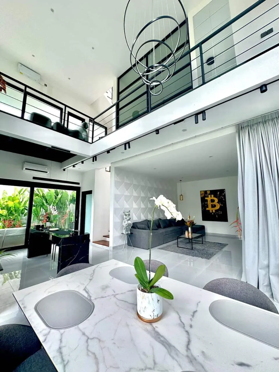 DO 481-FOR RENT MODERN BRIGHT VILLA IN TUMBAK BAYUH RICE FIELDS VIEW — image 4