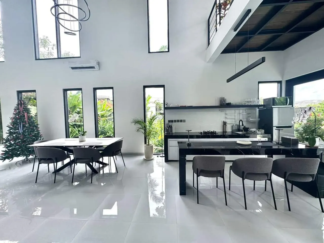 DO 481-FOR RENT MODERN BRIGHT VILLA IN TUMBAK BAYUH RICE FIELDS VIEW — image 1