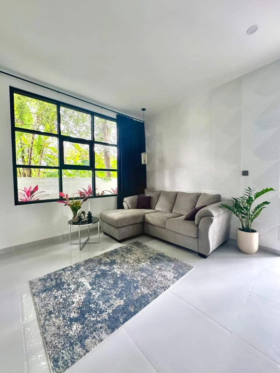 DO 481-FOR RENT MODERN BRIGHT VILLA IN TUMBAK BAYUH RICE FIELDS VIEW — image 2