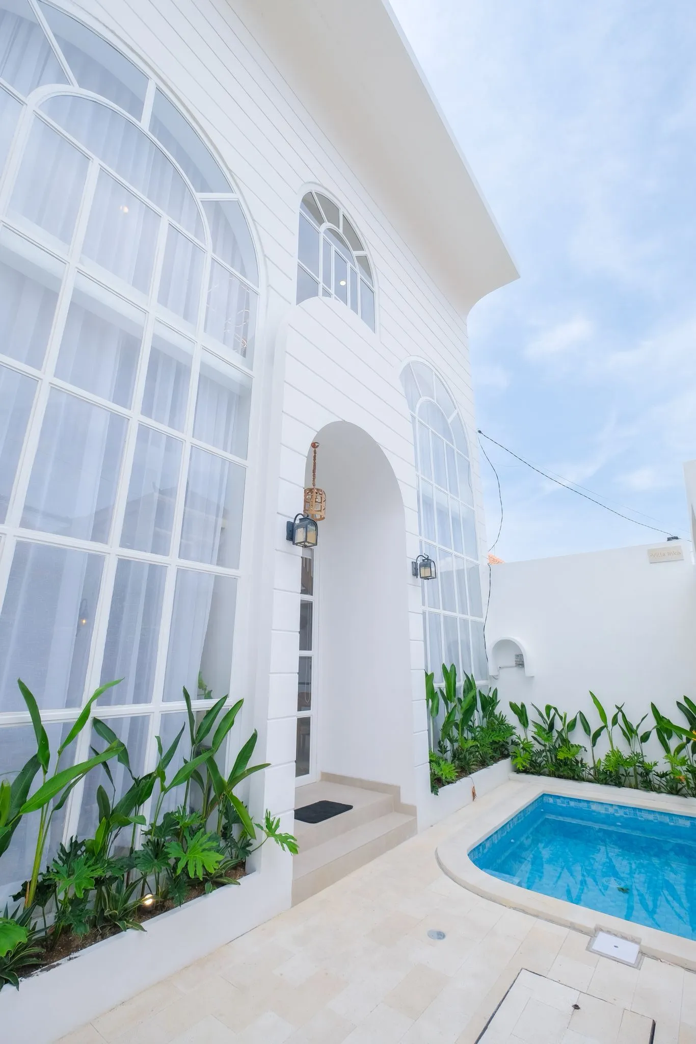 3 BEDROOM VILLA IN BERAWA IDR 55 MILL/MONTH