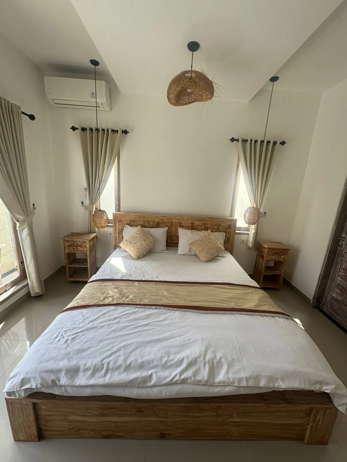 DO 477- FOR RENT VILLA IN CANGGU CONTEMPORER TROPICAL STYLE — image 4