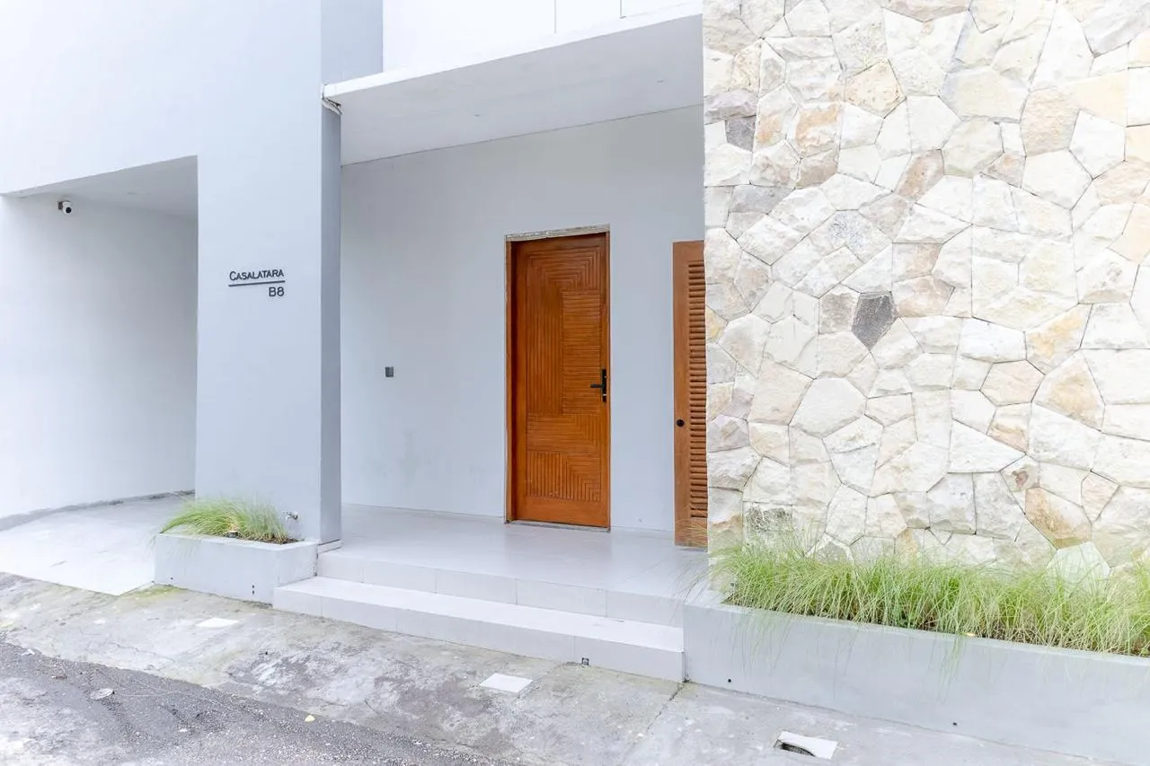 Stylish Hidden Minimalist Villa in Central Seminyak | Casalatara — image 3