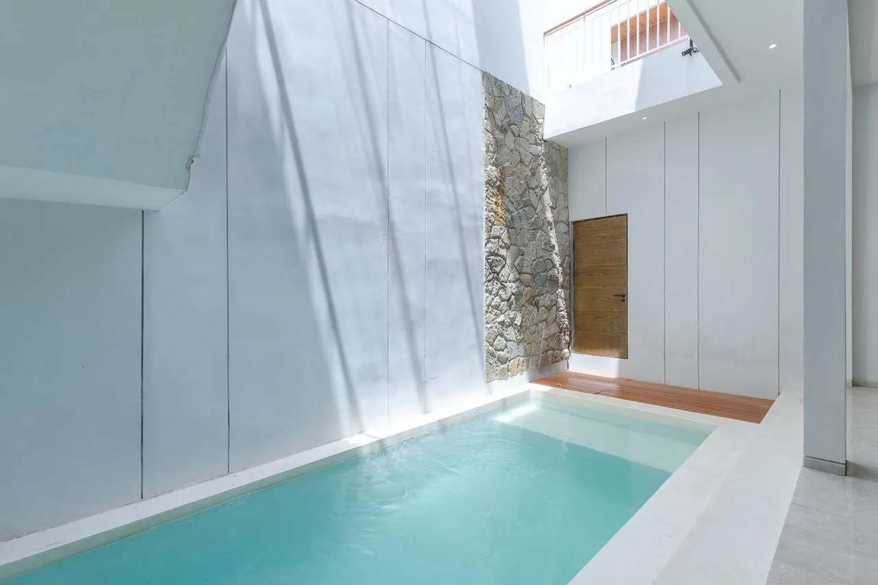 Stylish Hidden Minimalist Villa in Central Seminyak | Casalatara — image 4