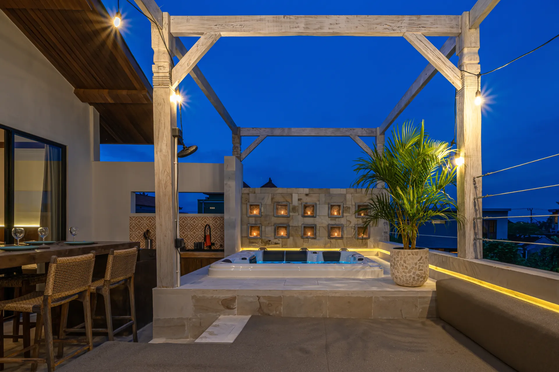 Luxury Jungle 1-Bedroom Penthouse with Jacuzzi in Pererenan — image 3