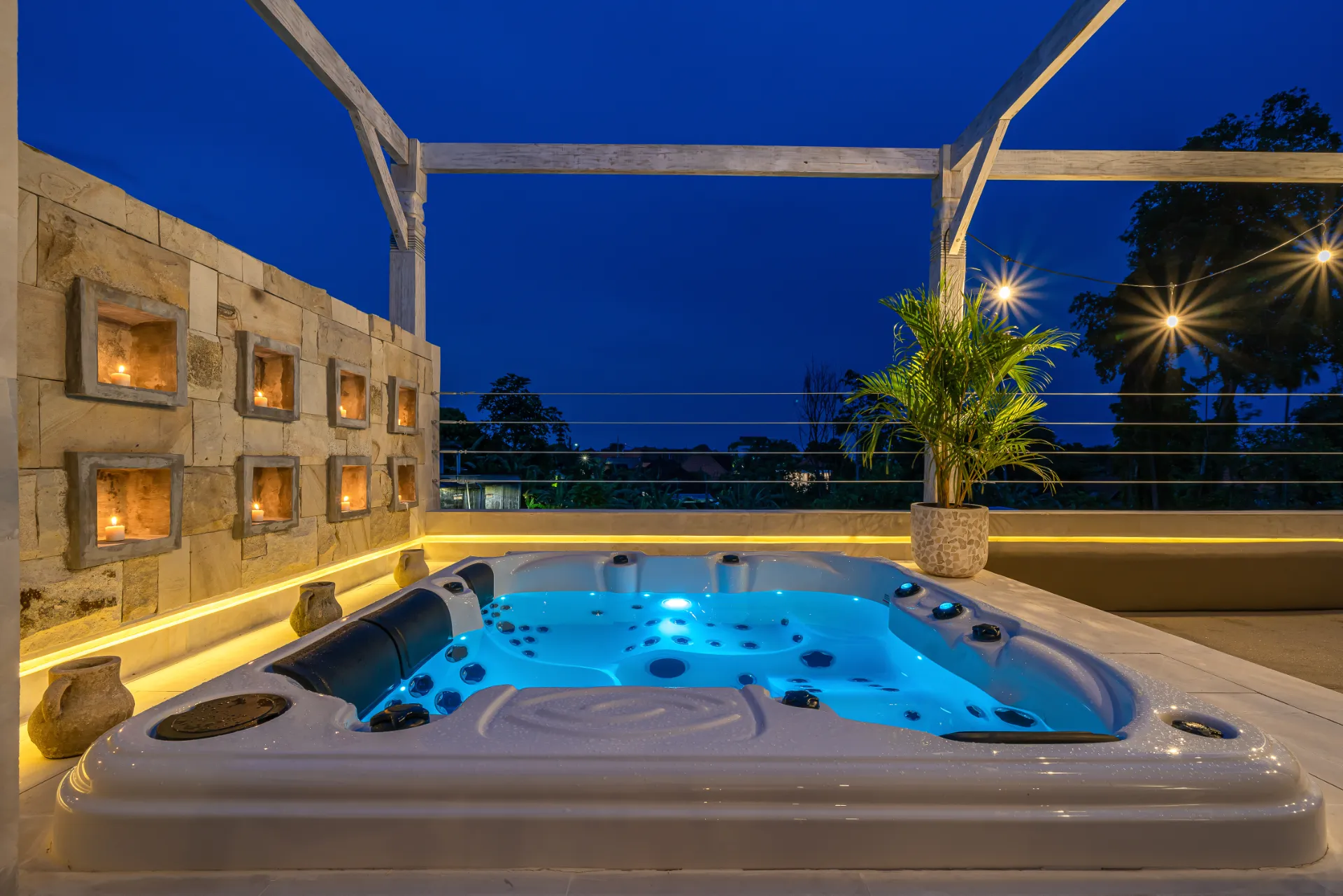 Luxury Jungle 1-Bedroom Penthouse with Jacuzzi in Pererenan — image 4