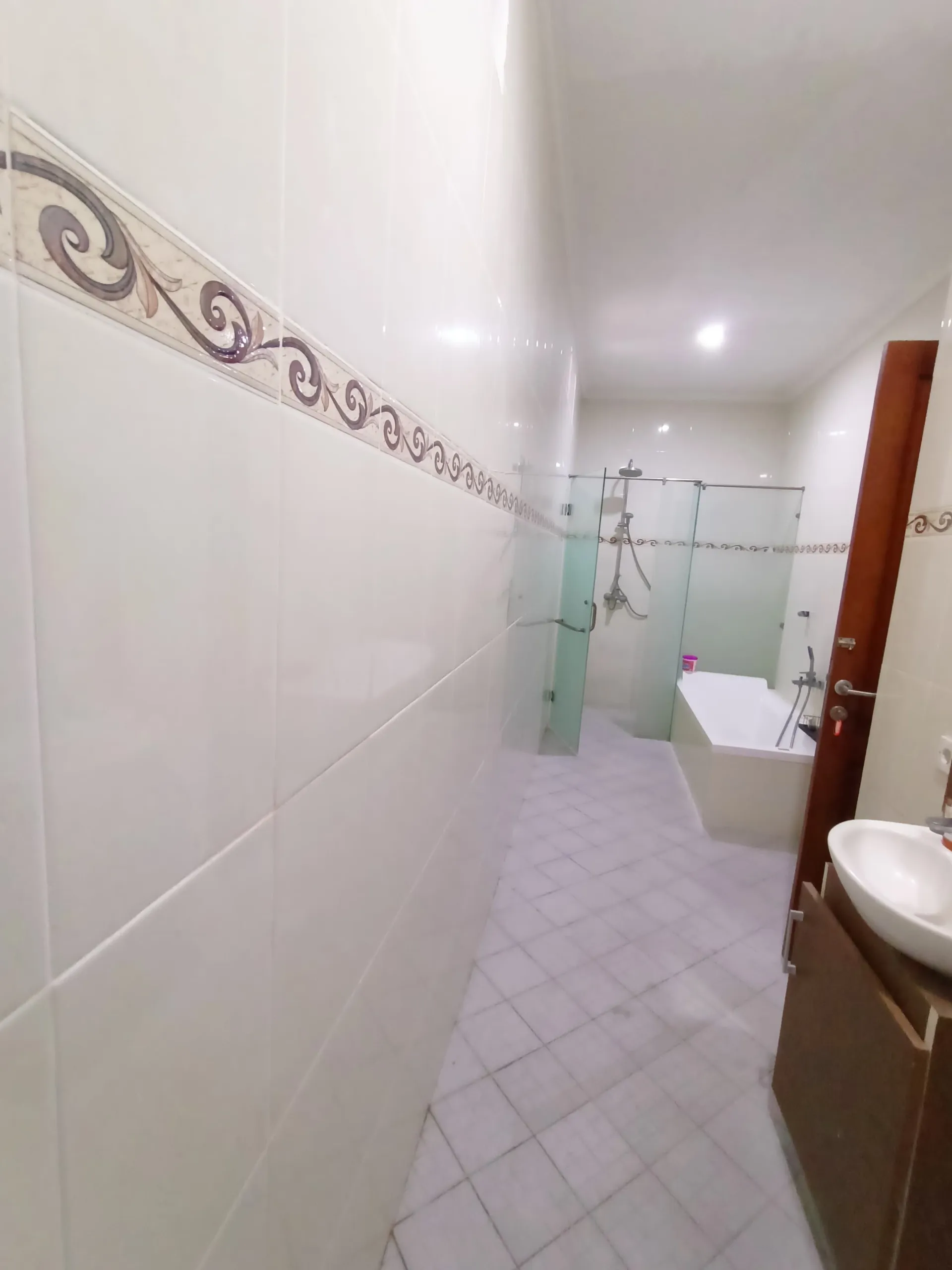villa for rent dewi sri — image 4