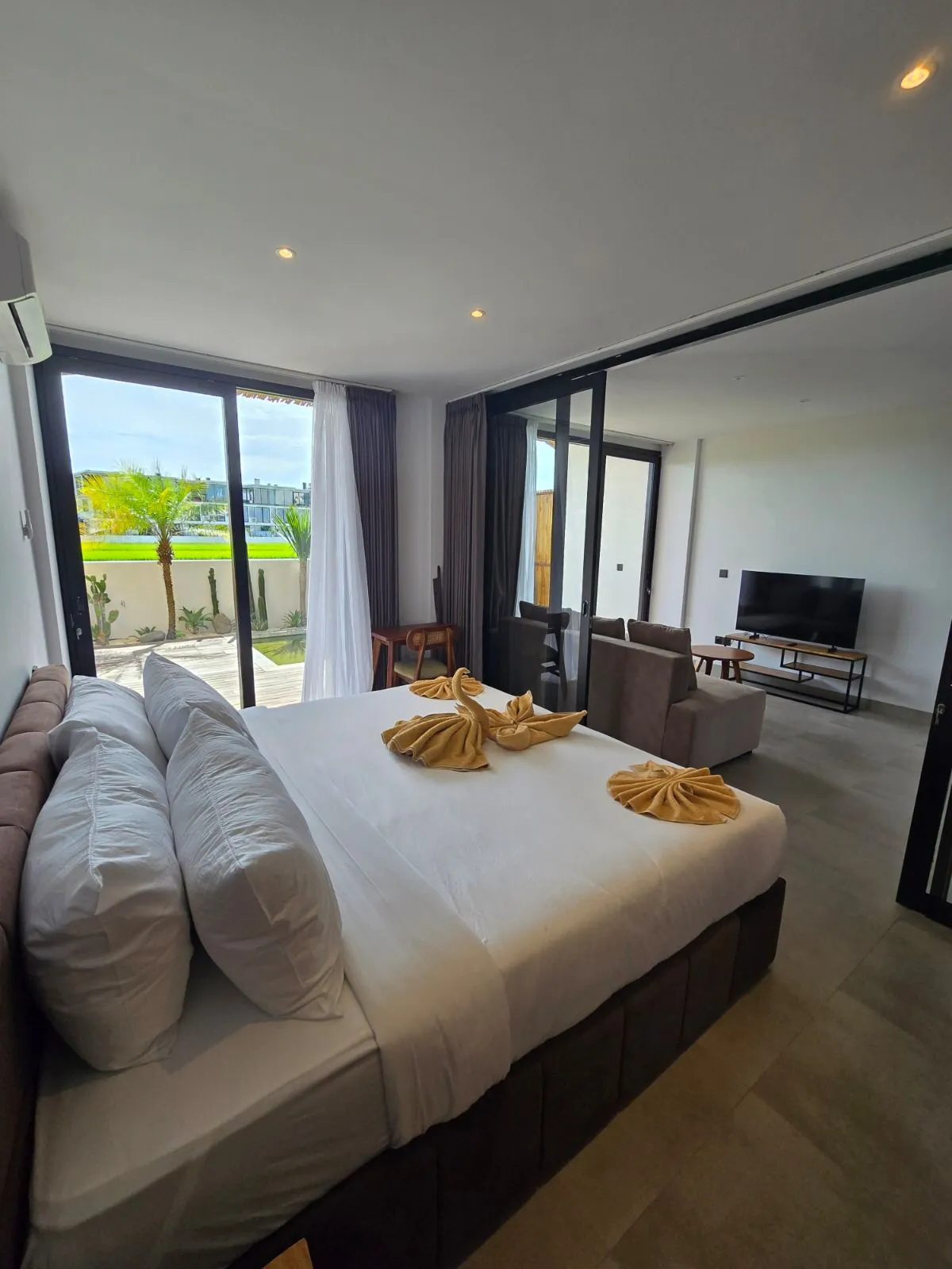 BRAND NEW 1BR VILLA - 8 MINS DRIVE TO PRERENAN BEACH — image 2