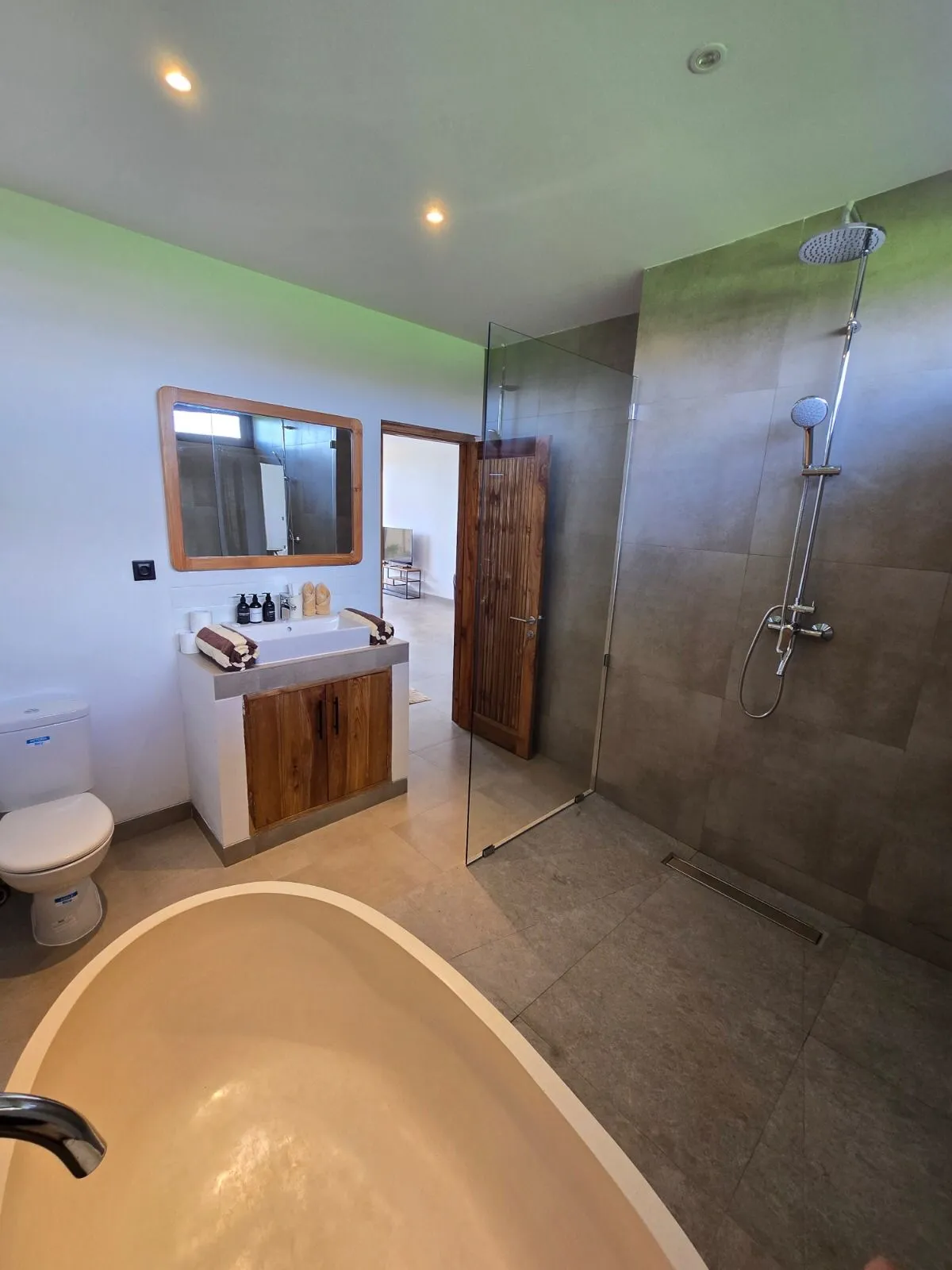 BRAND NEW 1BR VILLA - 8 MINS DRIVE TO PRERENAN BEACH — image 3