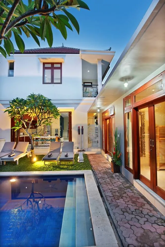 Seminyak 5BR Double Six Beach Villa. Private Pool. Staff. Walk to Beach & Shops — image 2