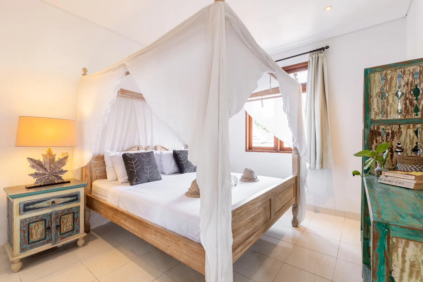 Seminyak 5BR Double Six Beach Villa. Private Pool. Staff. Walk to Beach & Shops — image 4