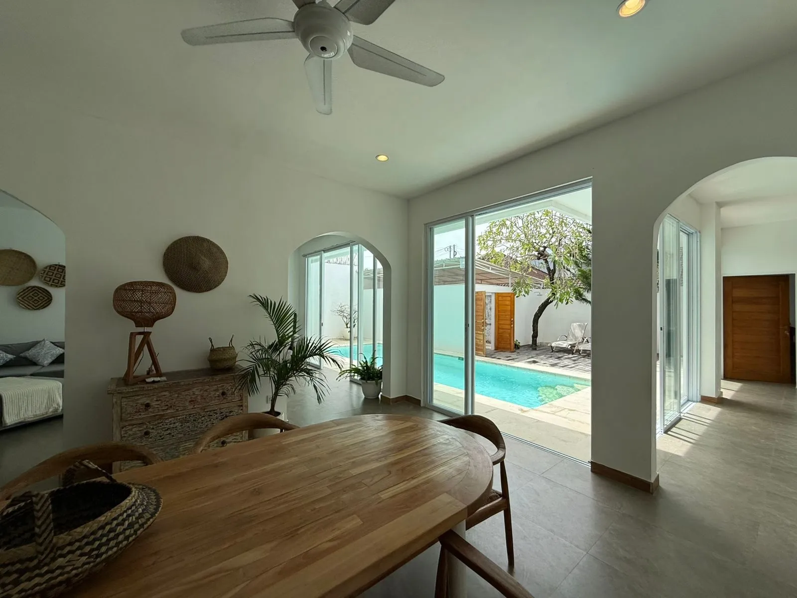 Villa For Rent 5 Bed In KerobokanBadung Bali LU-3937 — image 2