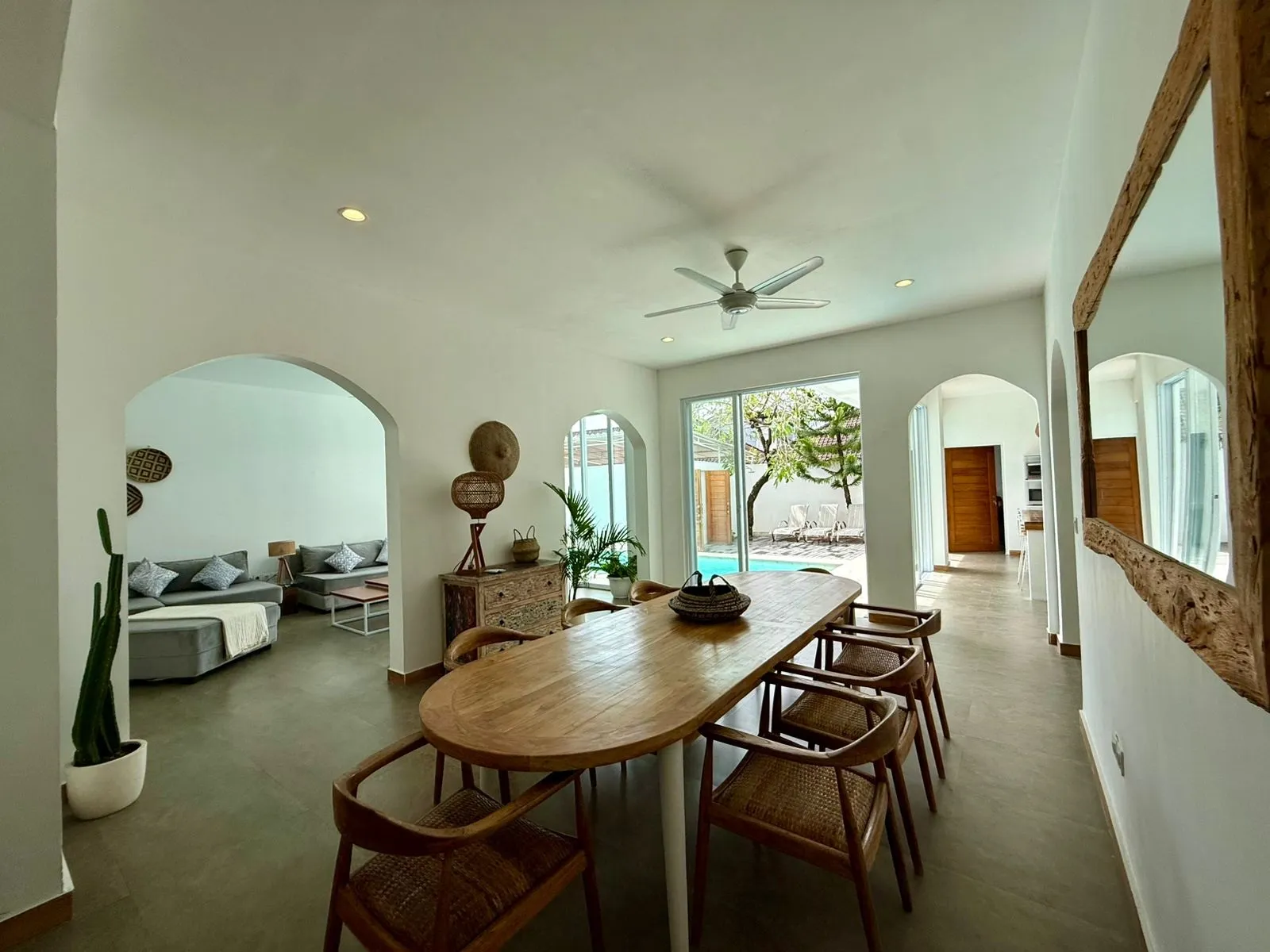 Villa For Rent 5 Bed In KerobokanBadung Bali LU-3937 — image 4