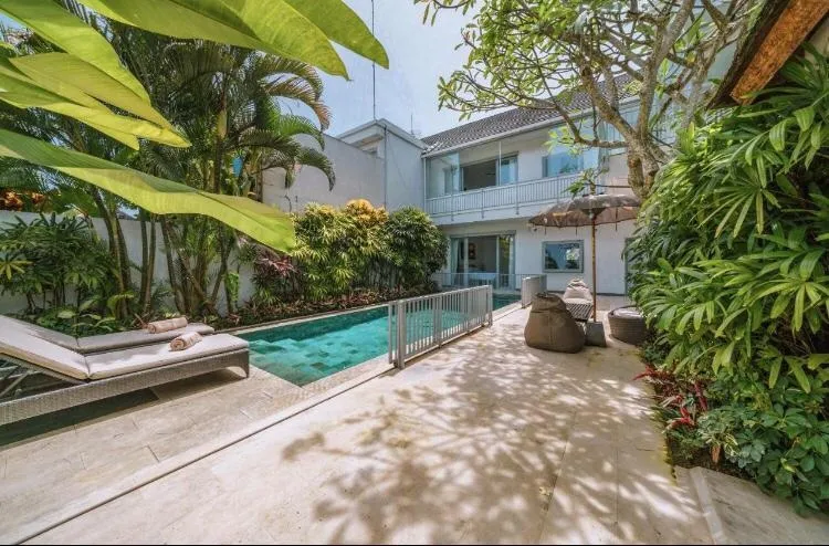 Villa For Rent 4 Bed In Berawa Tibubeneng Bali LU-3938 — image 3