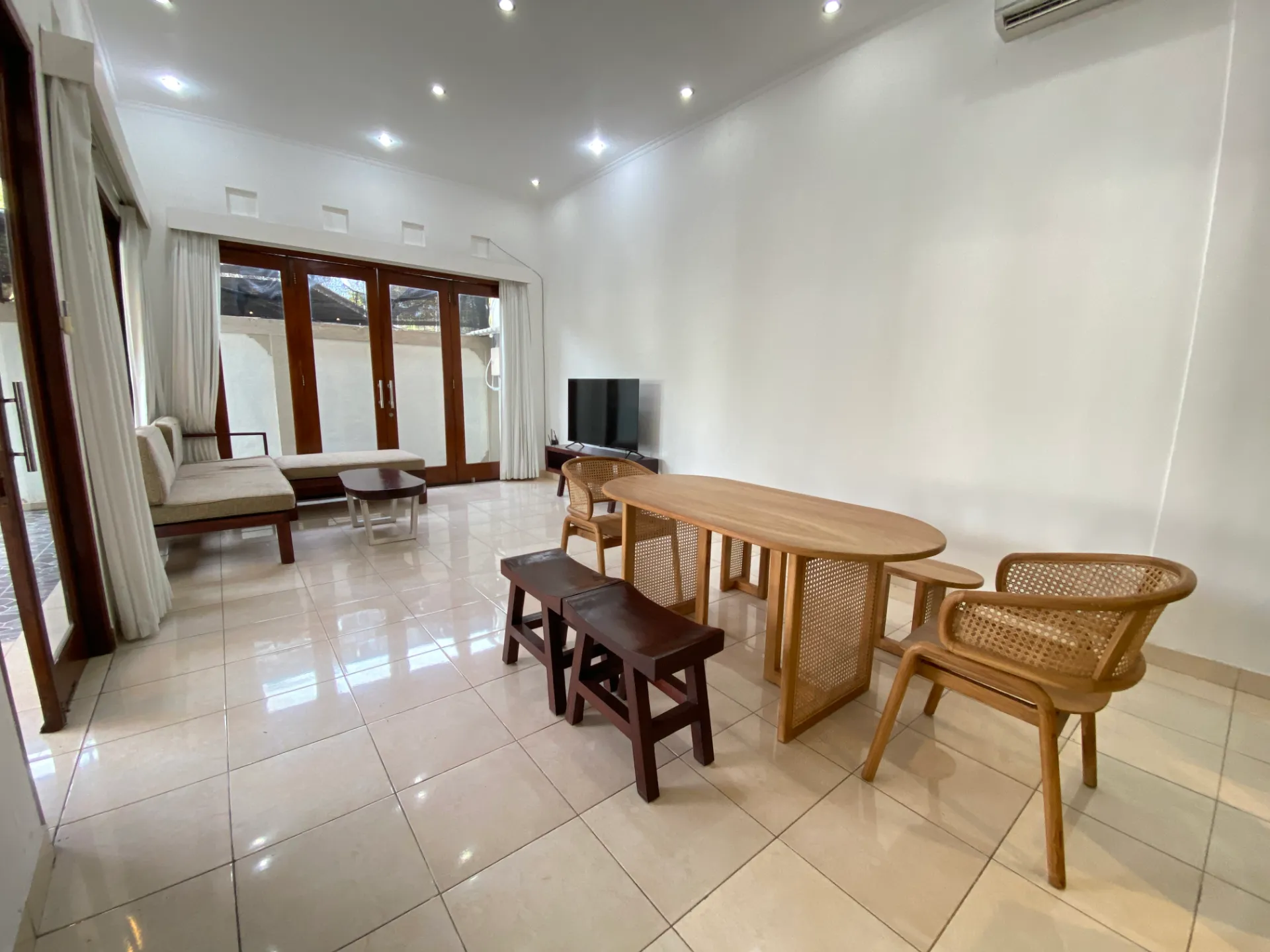2BR Villa - Kerobokan - fully furnished — image 4