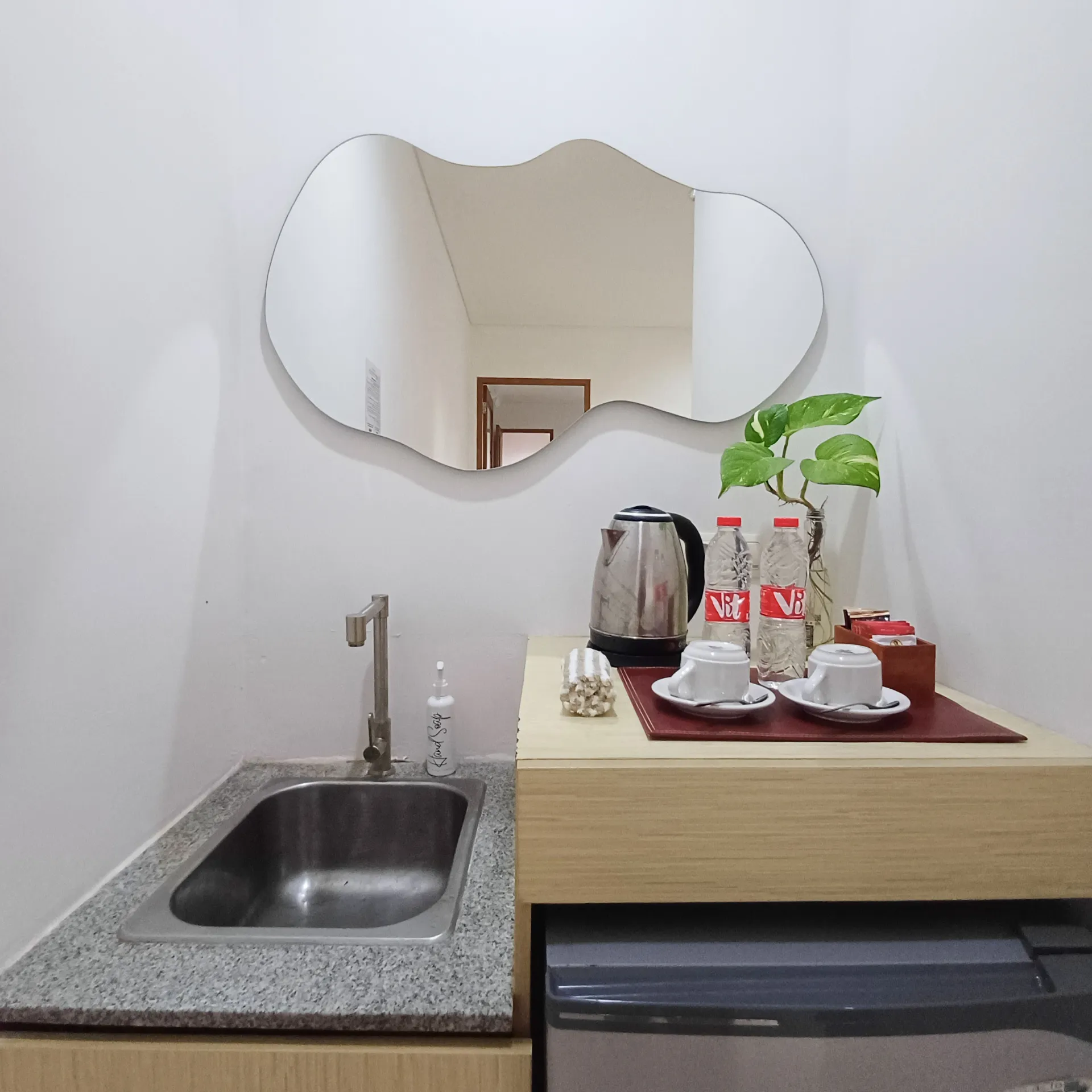 1BR Suite - Balcony & Beach Access — image 3