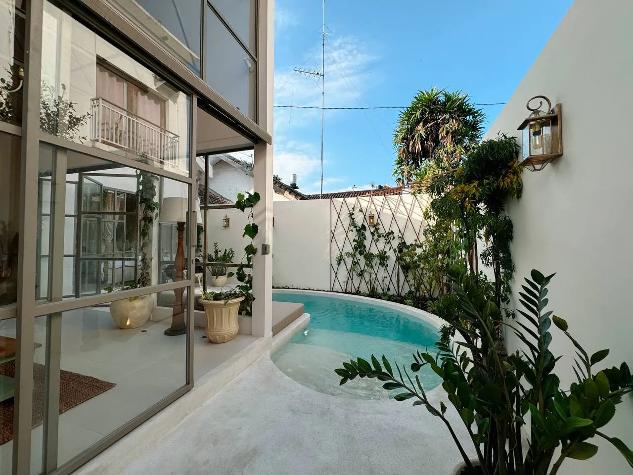 Park 97 - Sunlit Bohemian Villa with Private Pool in Canggu — image 2