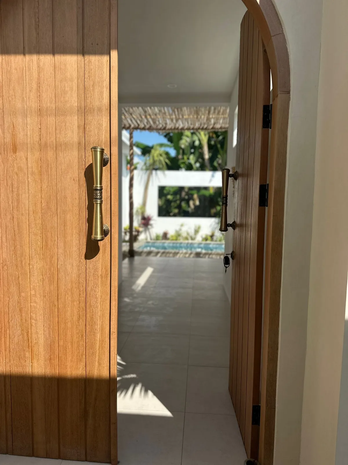 A modern newly built 1-bedroom — image 4
