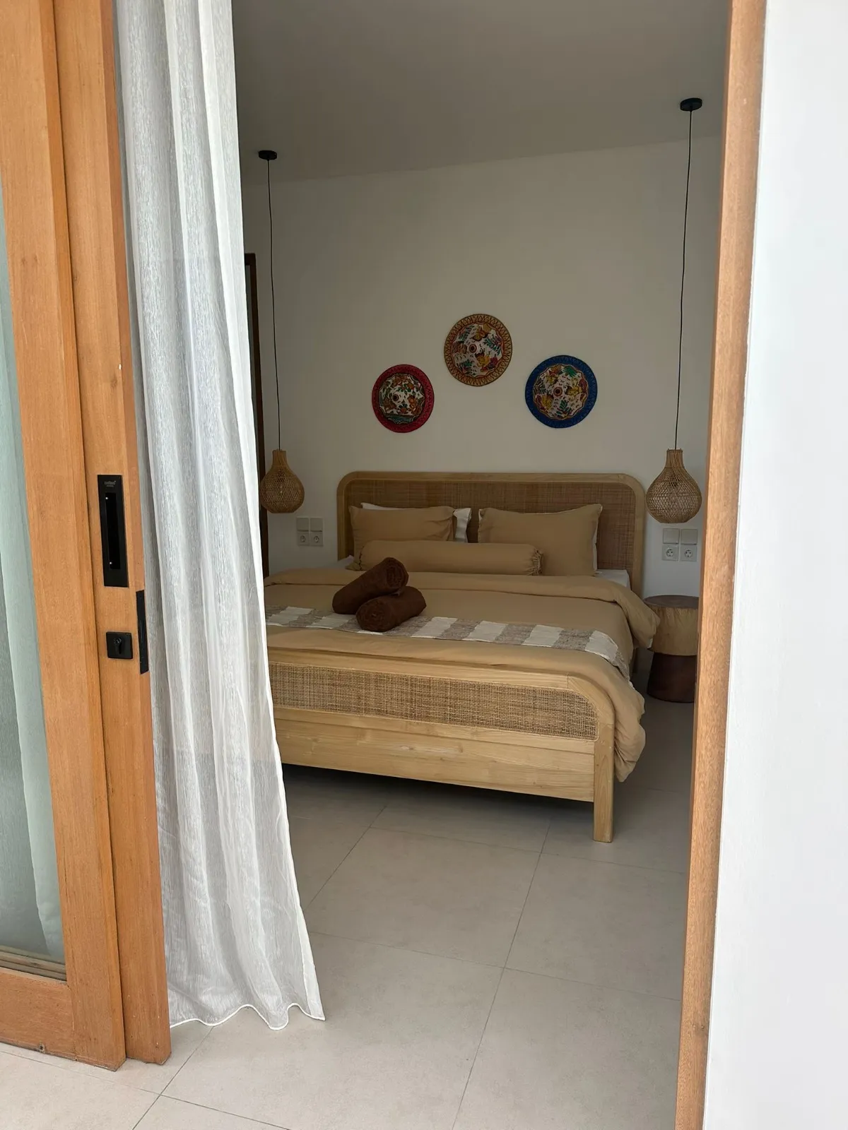 A modern newly built 1-bedroom — image 1