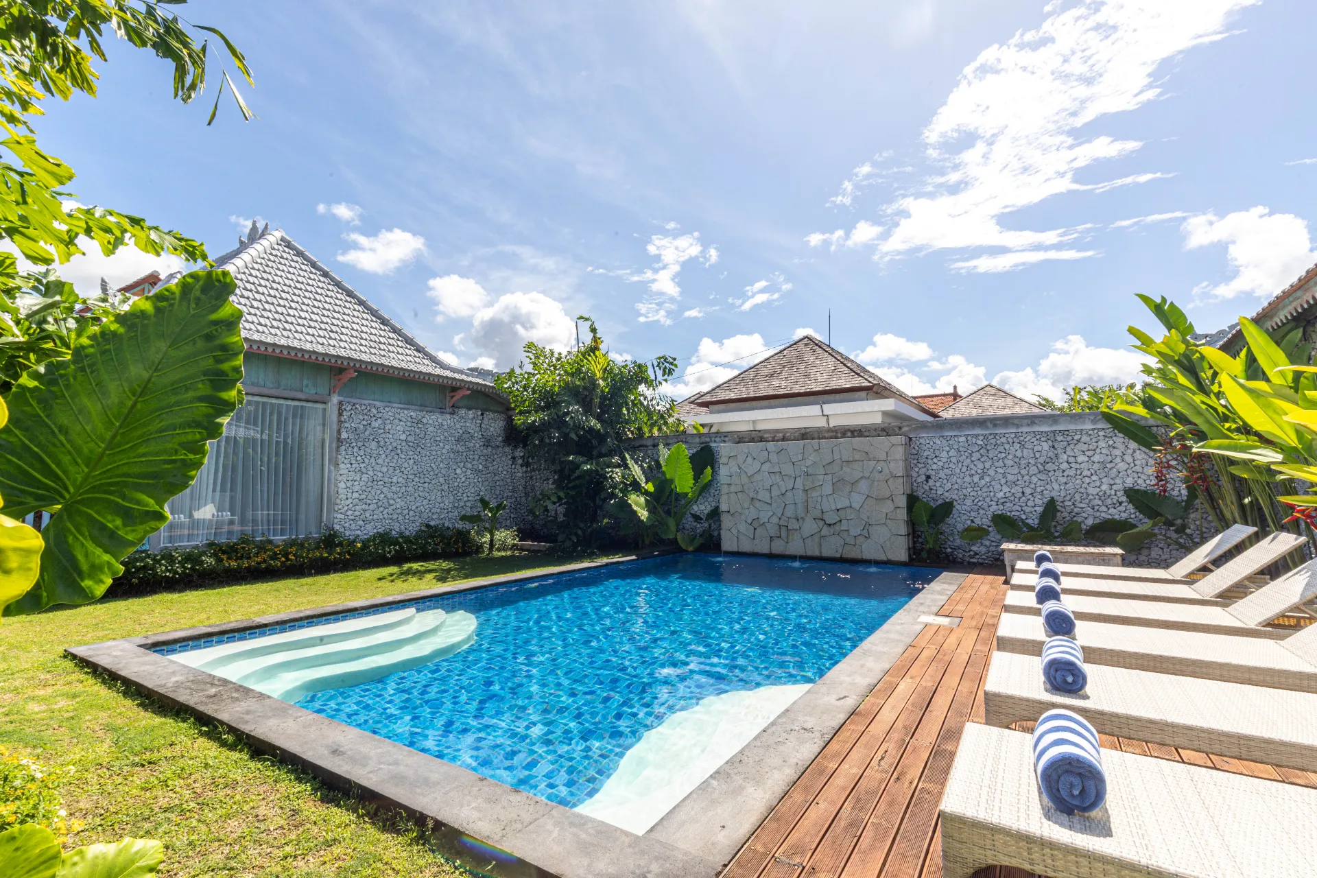 Charming 1BR Garden Villa w/ Pool Balcony & Jacuzzi — image 2