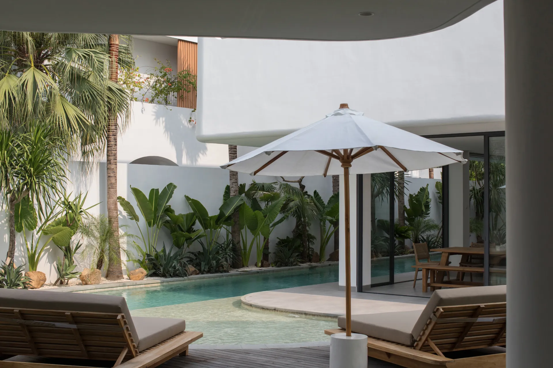 5 BEDROOM LUXURY VILLA IN BERAWA - AF601