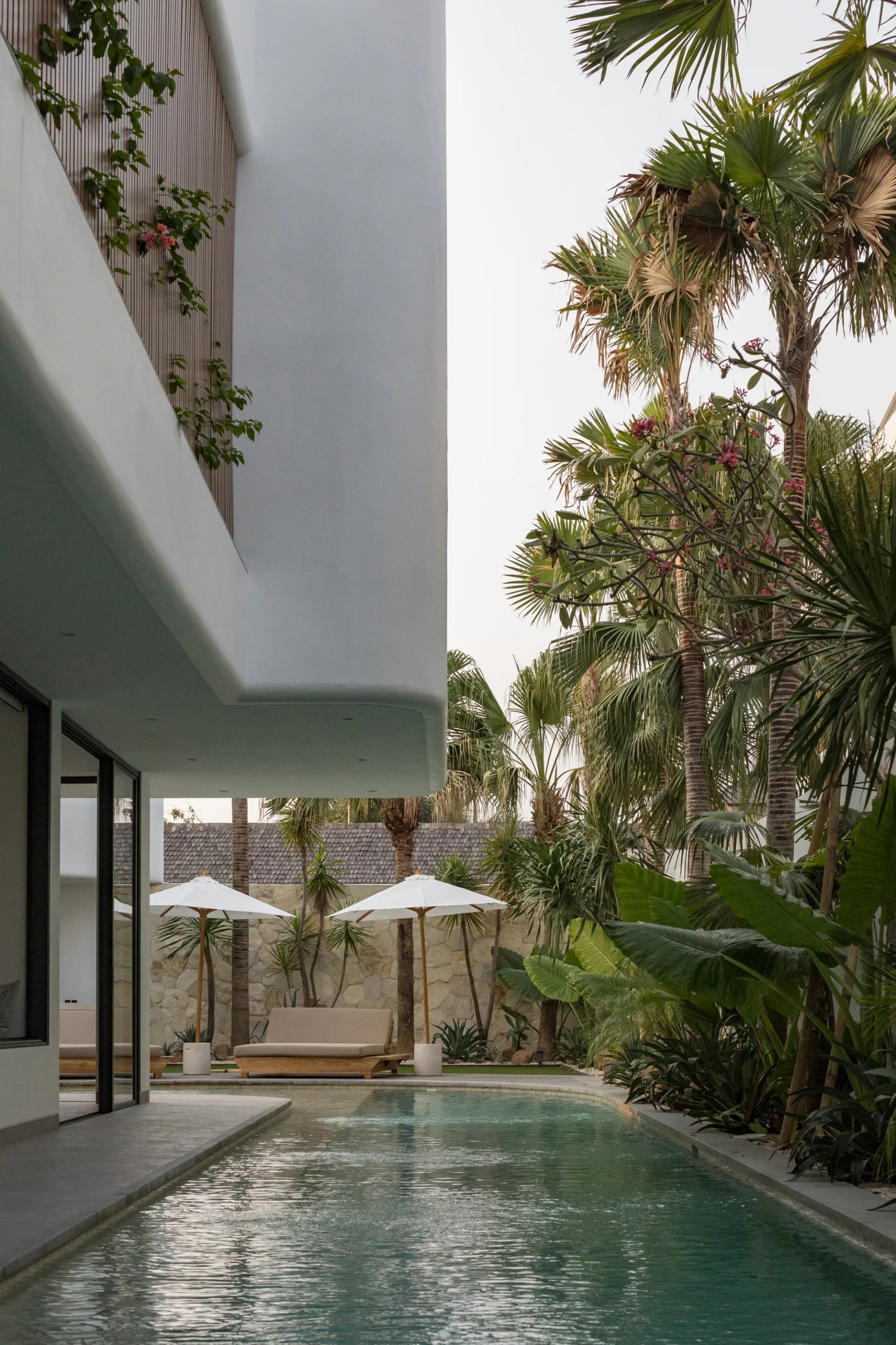 5 BEDROOM LUXURY VILLA IN BERAWA - AF601 — image 1
