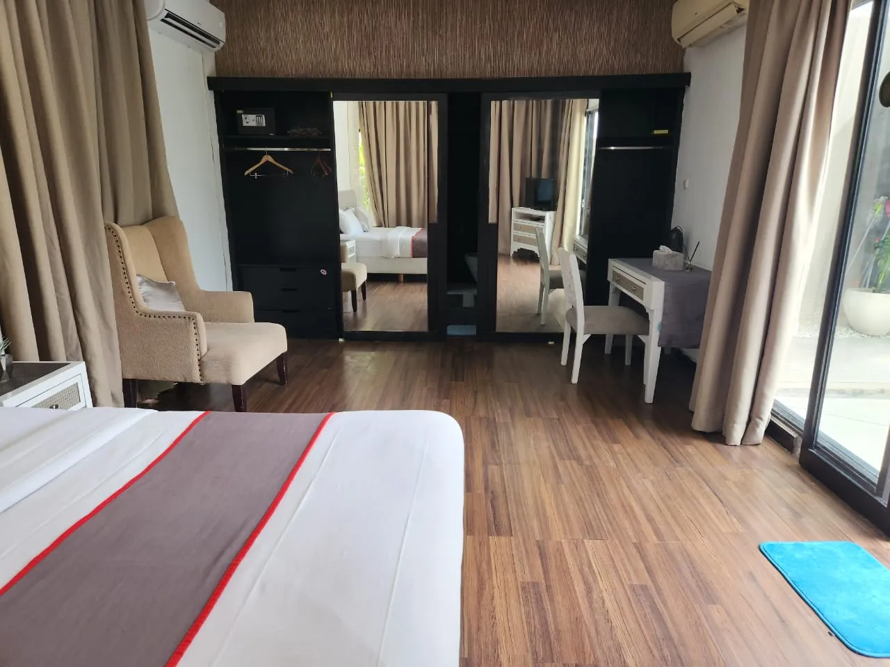 YON 01- FOR RENT WHITE MODERN VILLA STYLE IN NUSA DUA PARTIAL OCEAN VIEW — image 4