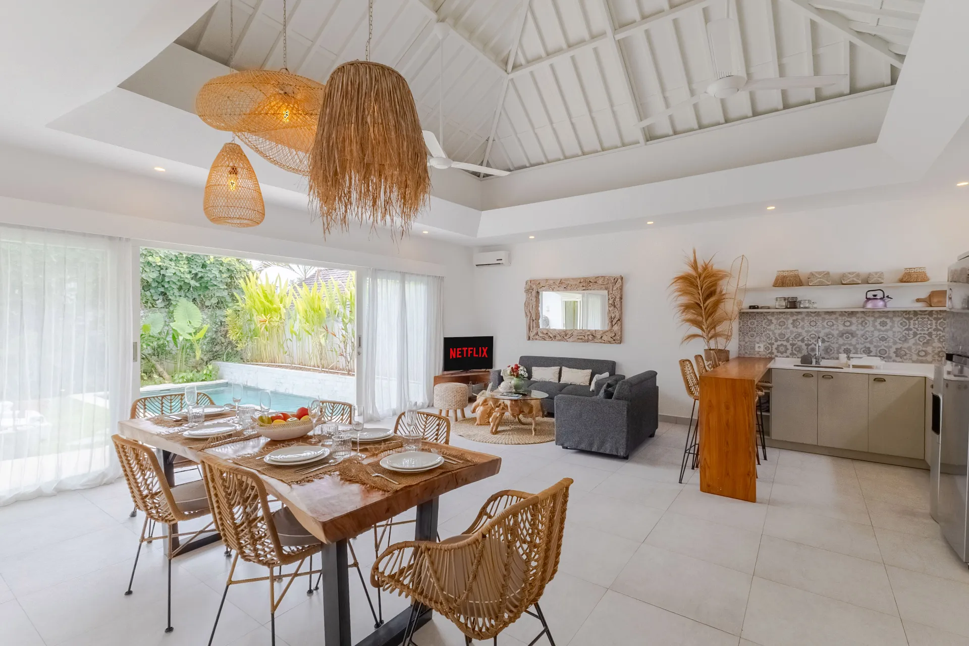 Villa Mylandro - Berawa Vibes | Stylish 3BR Villa with Private Pool