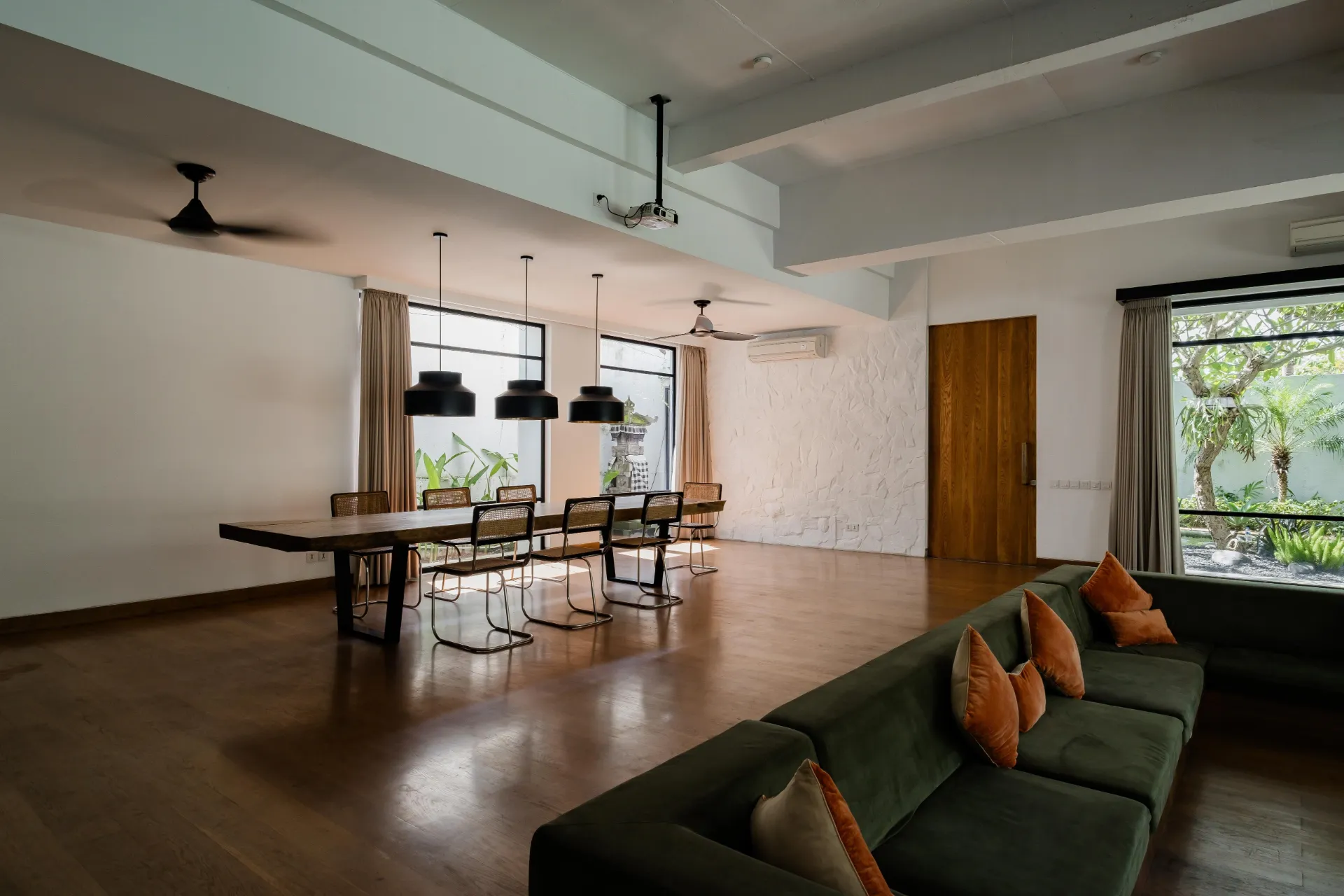 Live the Ultimate Canggu Life | Spacious 3BR Villa with 5 Beds + Private Studio — image 4