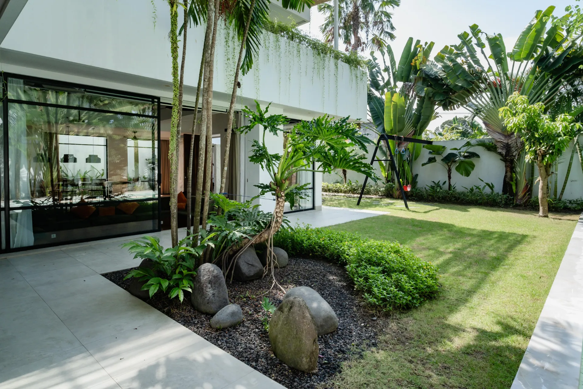 Live the Ultimate Canggu Life | Spacious 3BR Villa with 5 Beds + Private Studio — image 2