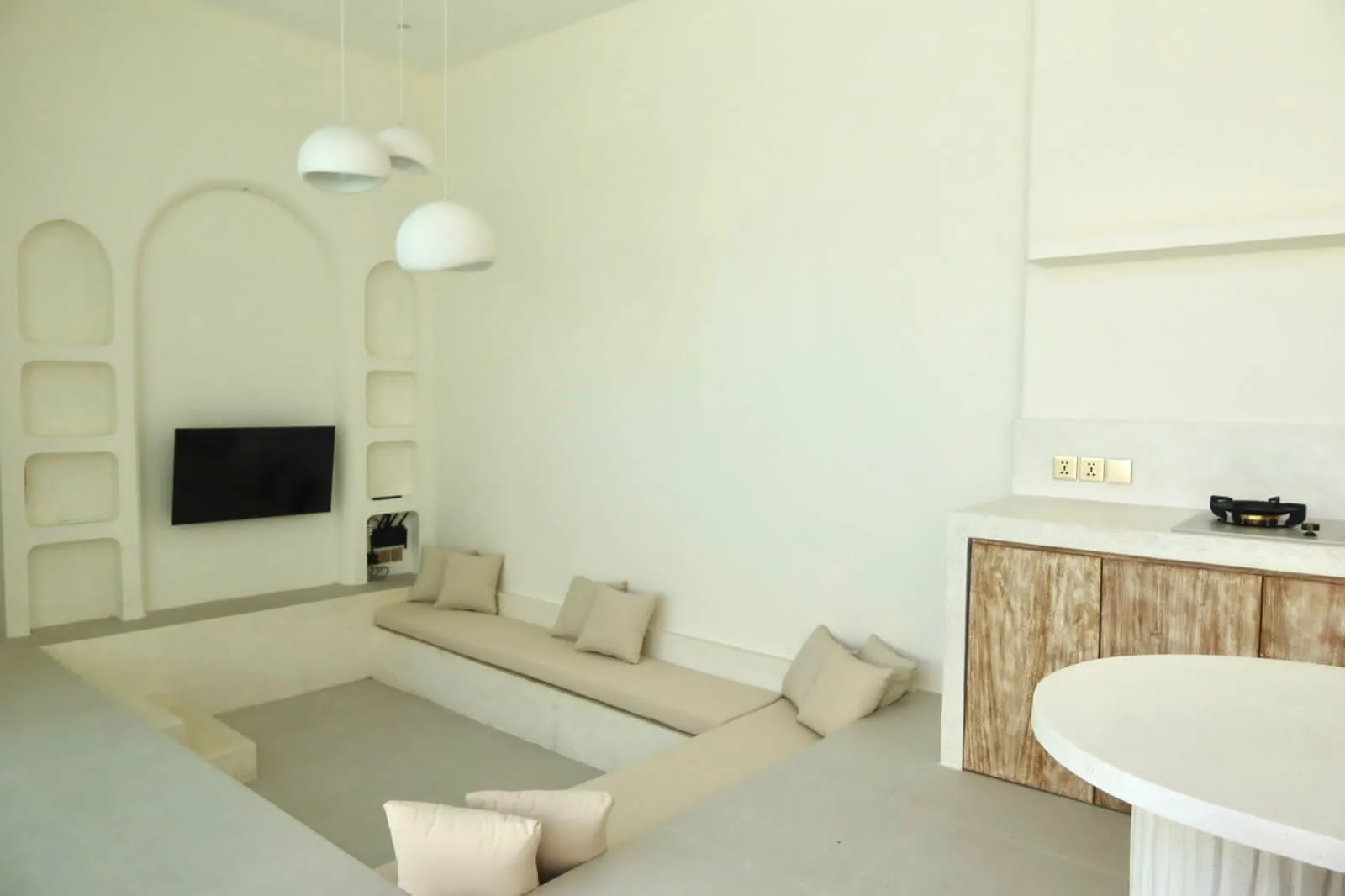 Villa For Rent 2 Bed In Kerobokan Kelod Bali PO-3956 — image 2