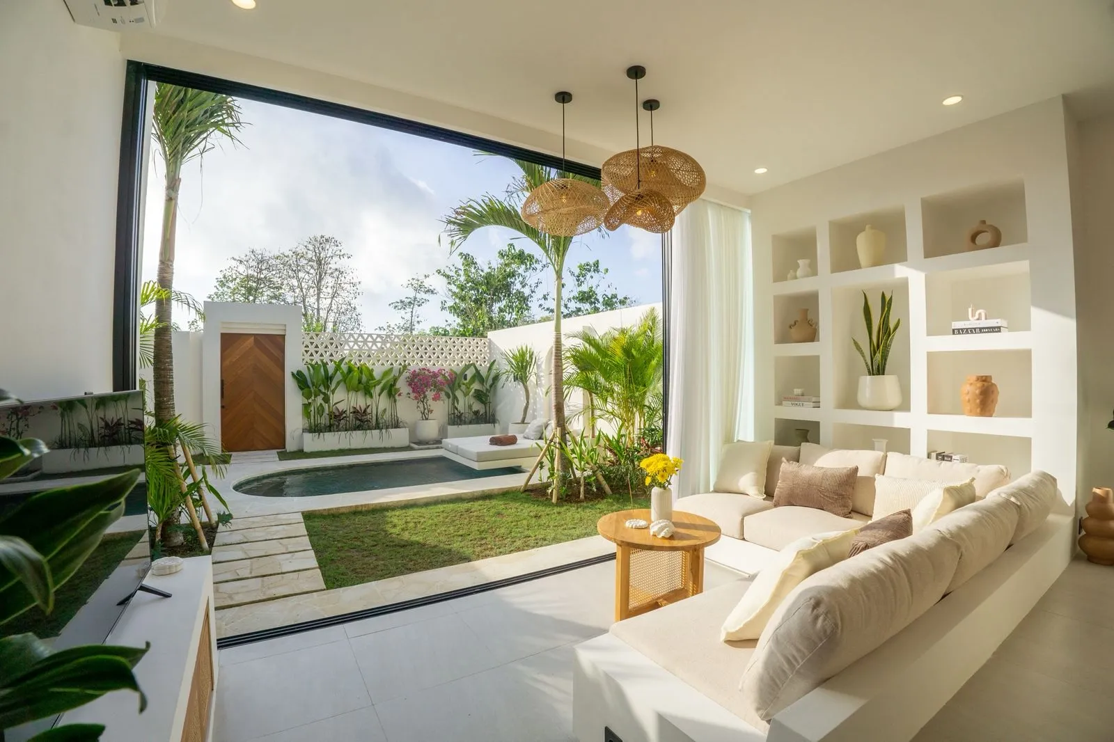 Villa For Rent 1 Bed In Nyang-Nyang Beach Bali PO-3965 — image 4