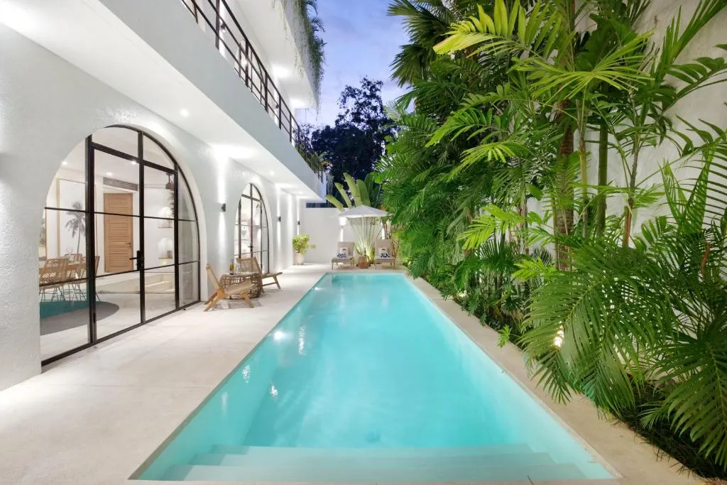 6 BR VILLA IN UMALAS