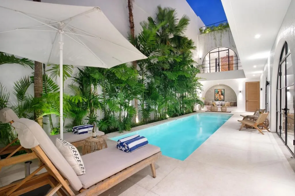 6 BR VILLA IN UMALAS — image 1