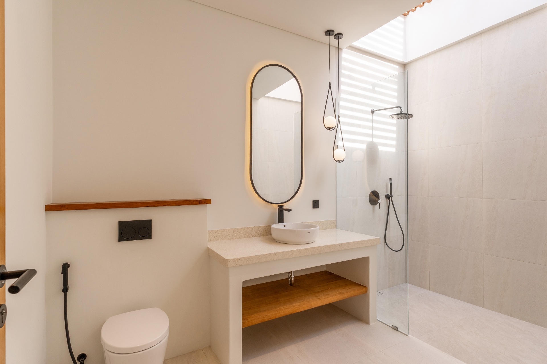 LEASEHOLD 3BR VILLA FULLY FURNISHED NEAR SESEH BEACH — image 1