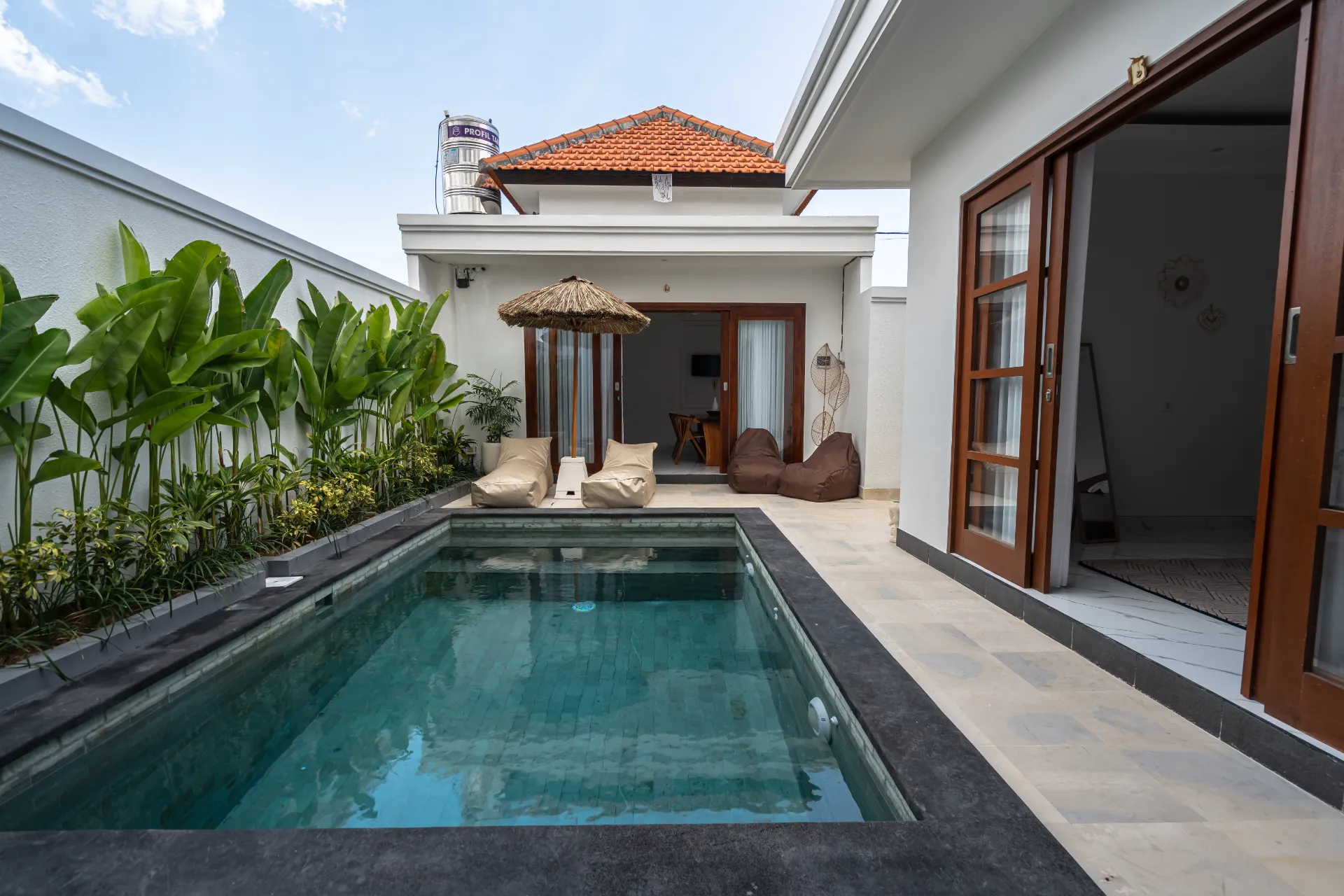 Electricity included - 2BR Villa 2 min from Lima Beach