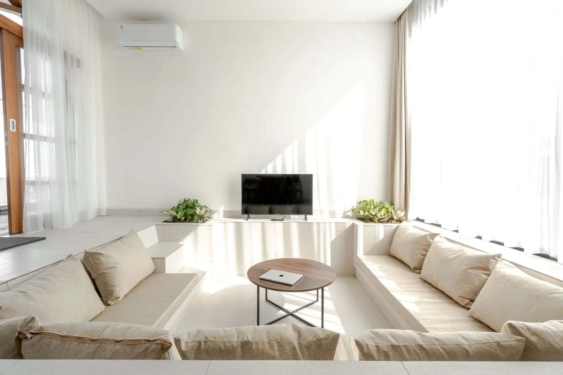 Babadan Area : 2BR with Rooftop just 5Min to Lima Beach — image 2