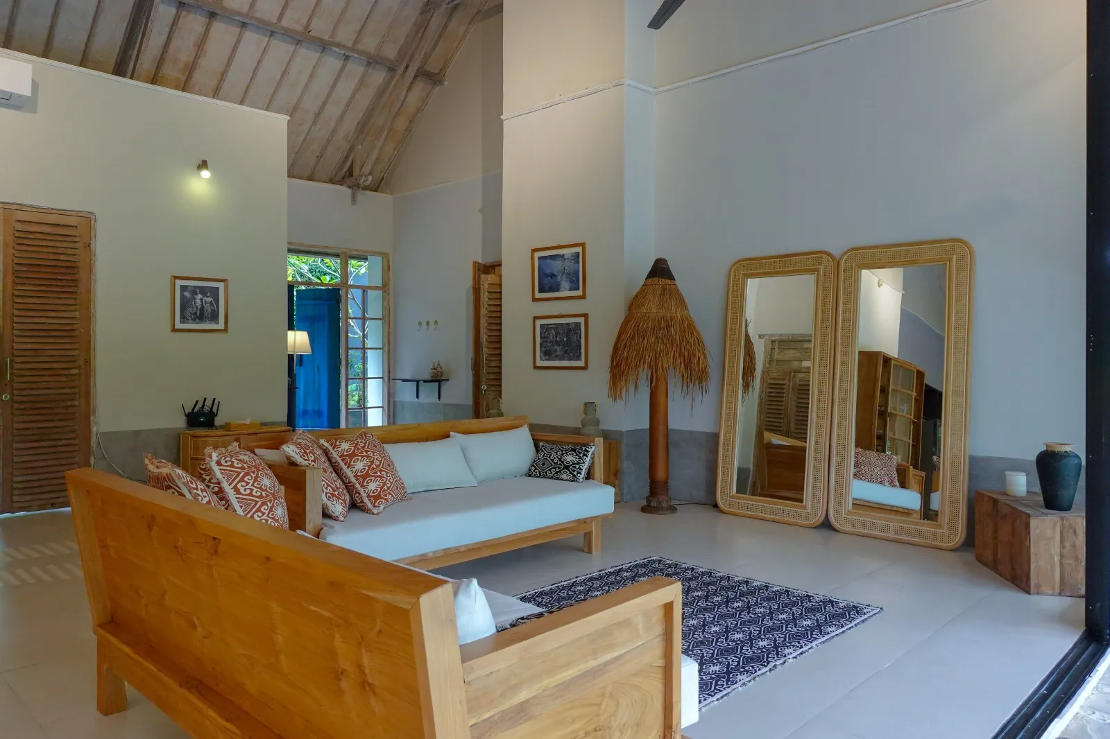 4-Bedroom Riverside Villa with Infinity Pool and Rice Field Views in Buduk — image 2