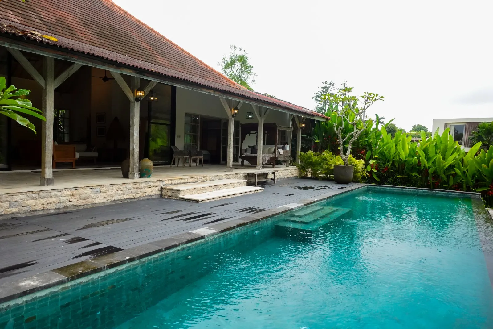 4-Bedroom Riverside Villa with Infinity Pool and Rice Field Views in Buduk — image 1