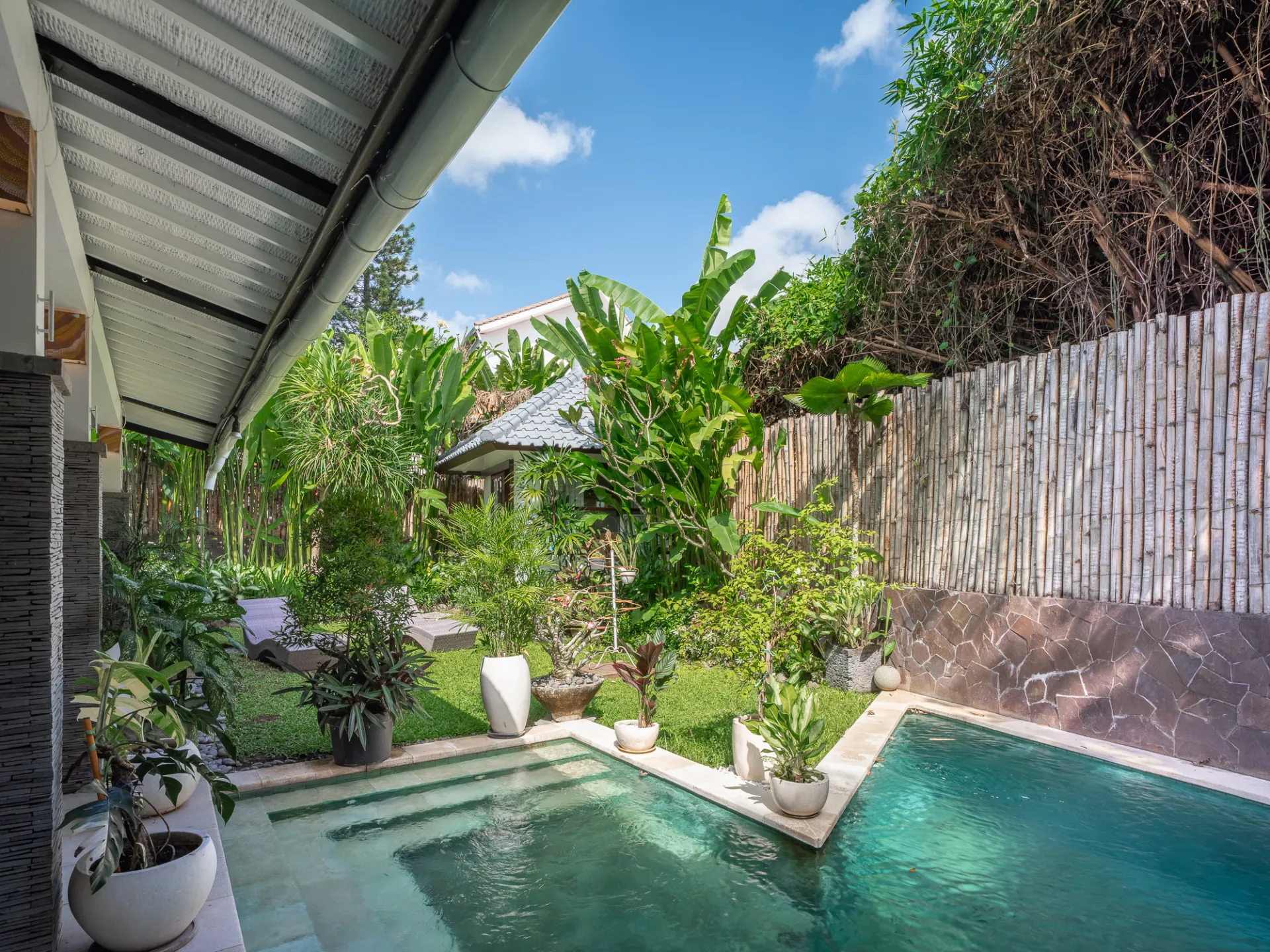 Villa Runa - Homey & Peaceful 2-Bedroom Villa with Spacious Garden in Canggu! — image 2