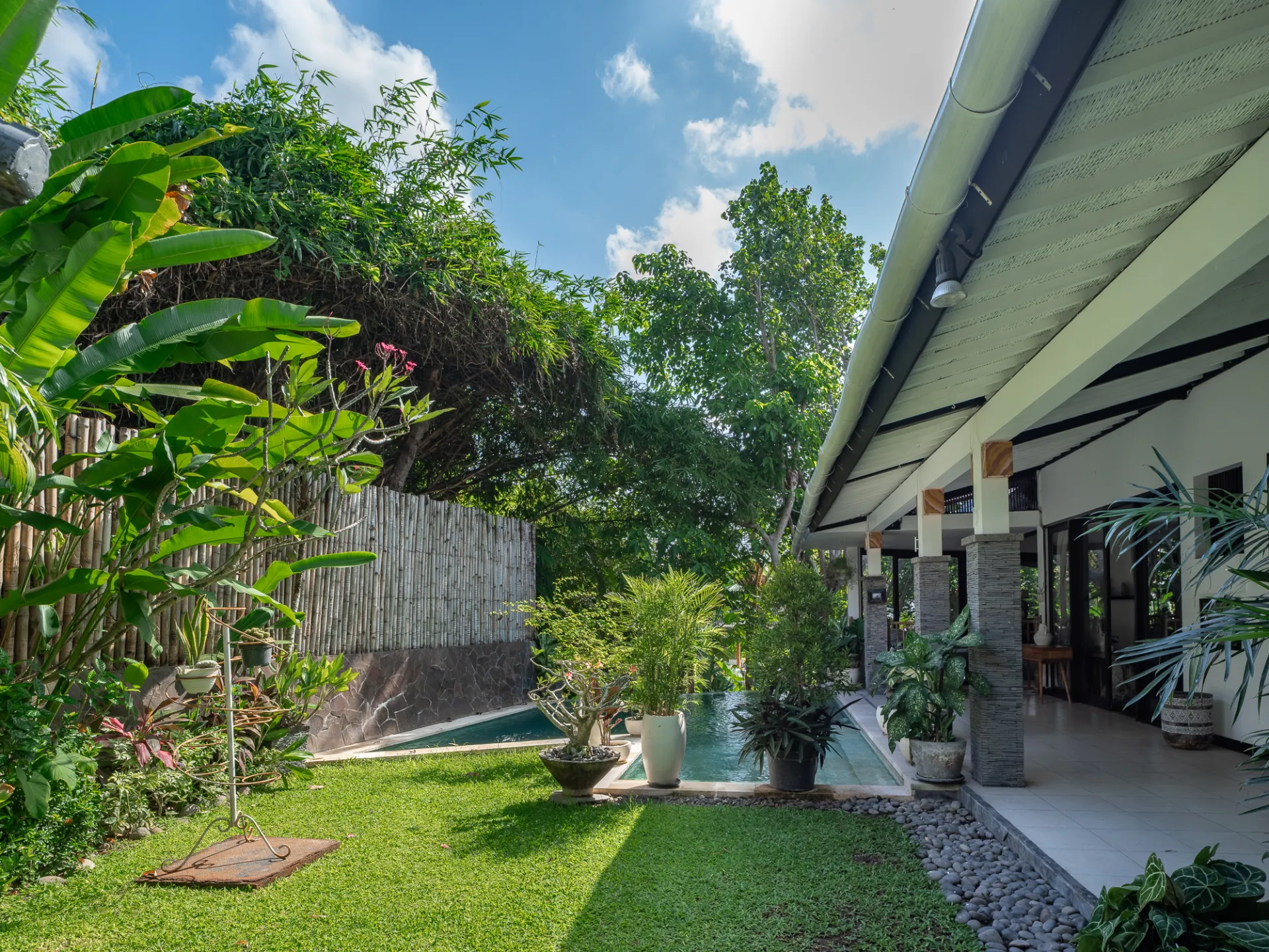 Villa Runa - Homey & Peaceful 2-Bedroom Villa with Spacious Garden in Canggu! — image 1