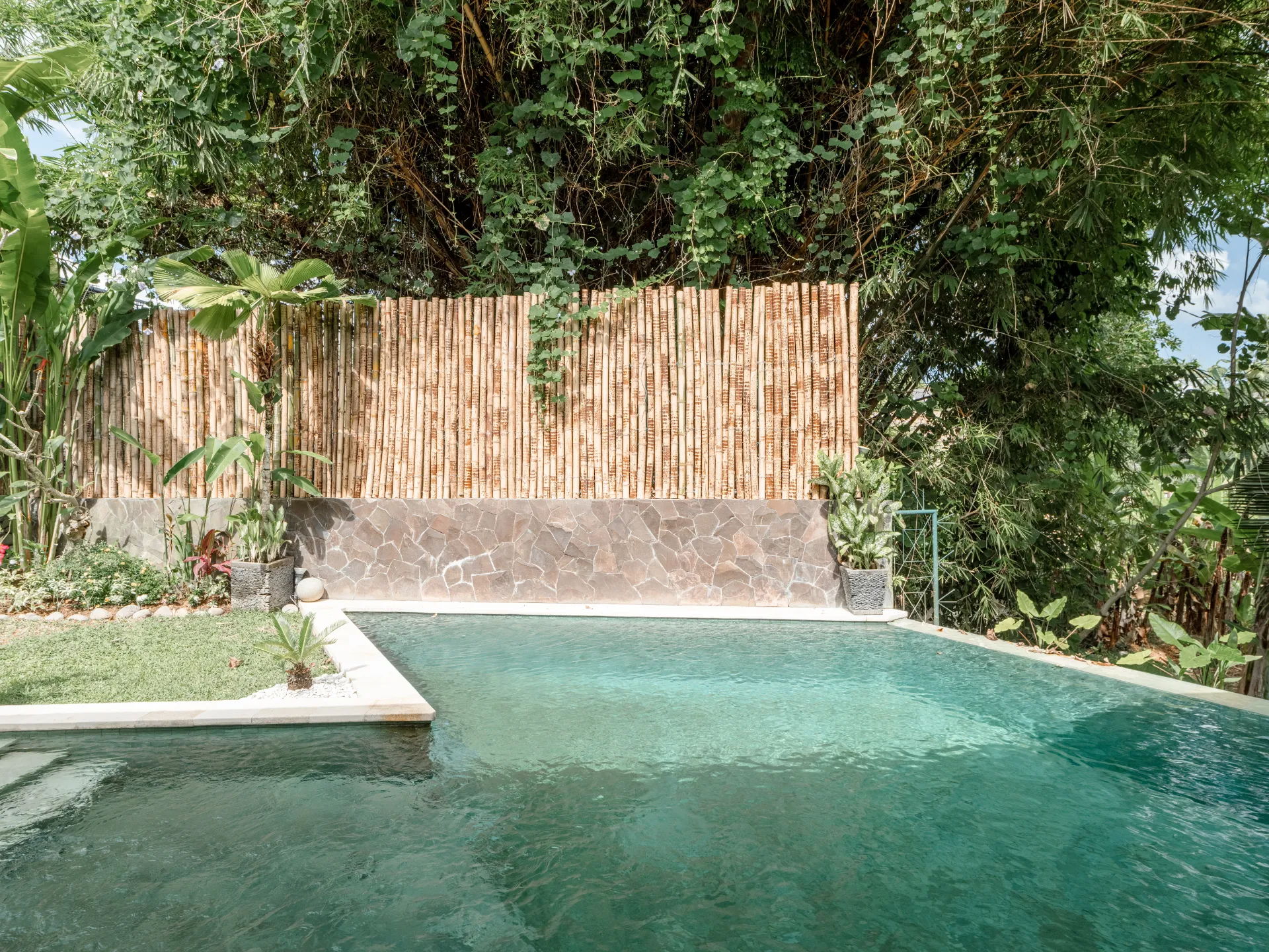 Villa Runa - Homey & Peaceful 2-Bedroom Villa with Spacious Garden in Canggu! — image 3