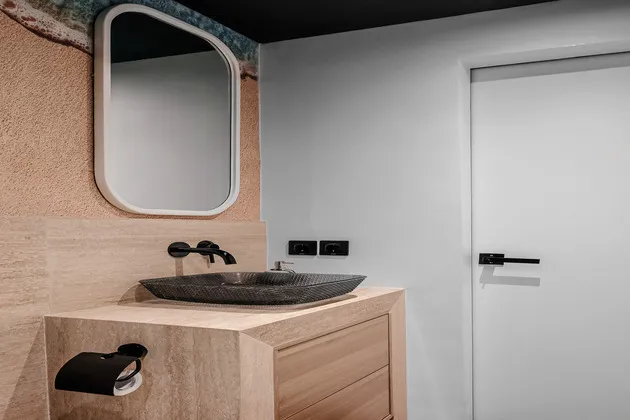 Deluxe Suite AVIATOR HOTEL — image 4